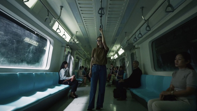 Video Reference: Train, Window, Vehicle, Rolling stock, Mode of transport, Public transport, Passenger, Comfort, Travel, Urban area