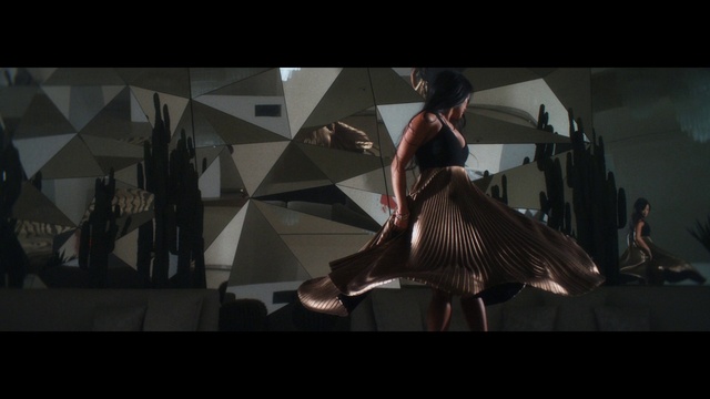 Video Reference: Flash photography, Fashion design, Event, Cg artwork, Performing arts, Darkness, Fictional character, Entertainment, Performance art, Shadow