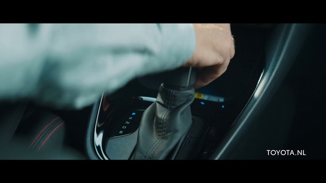 Video Reference: Hood, Window, Automotive lighting, Jaw, Motor vehicle, Gesture, Automotive design, Vehicle door, Automotive mirror, Eyewear