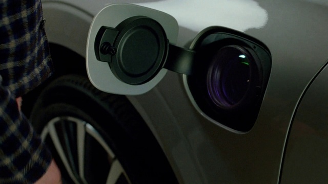 Video Reference: Wheel, Tire, Car, Vehicle, Automotive tire, Motor vehicle, Automotive lighting, Automotive design, Tread, Alloy wheel