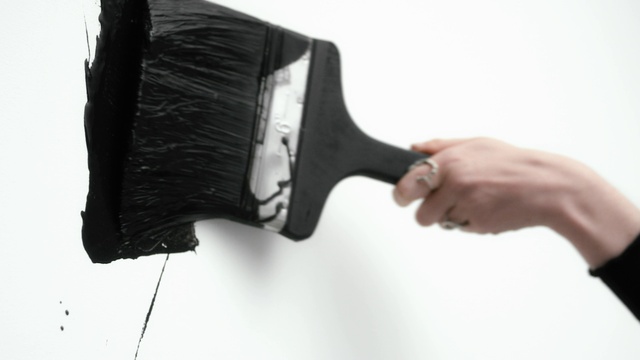 Video Reference: Hair, Head, Human body, Sunglasses, Guitar accessory, Gesture, Wood, Eyewear, Personal protective equipment, Tree