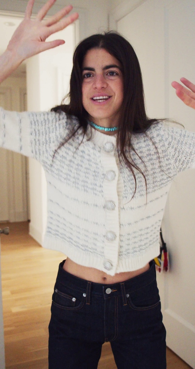 Video Reference: Clothing, Joint, Smile, Hand, Shoulder, White, Organ, Black, Neck, Textile