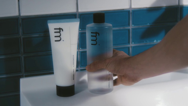 Video Reference: Liquid, Solution, Drinkware, Fluid, Plastic bottle, Bottle, Water, Gas, Personal care, Water bottle