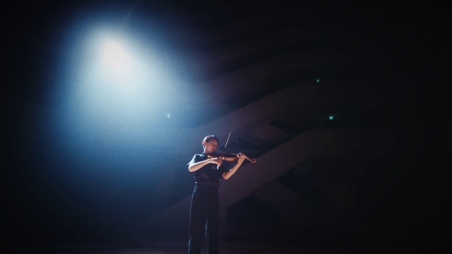 Video Reference: Microphone, Sky, Concert, Musical instrument, Flash photography, Artist, Musician, Music, Entertainment, Performing arts