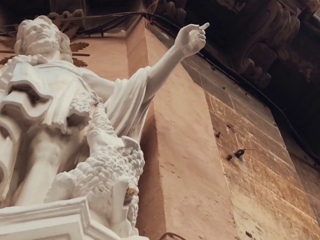 Video Reference: Sculpture, Wood, Statue, Temple, Building, Art, Creative arts, Monument, Classical sculpture, Facade