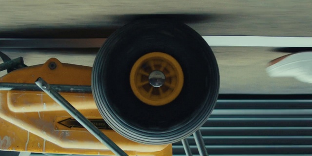 Video Reference: Tire, Wheel, Motor vehicle, Automotive tire, Hood, Tread, Automotive design, Alloy wheel, Synthetic rubber, Automotive lighting