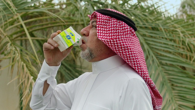 Video Reference: Glasses, Vision care, Eyewear, Beard, Cap, Plant, Leisure, Happy, Grass, Event