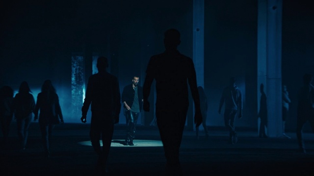 Video Reference: Azure, Gesture, Entertainment, Electric blue, Midnight, Event, Darkness, Performing arts, Pedestrian, Fun