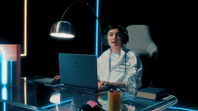 Video Reference: Laptop, Computer, Personal computer, Table, Netbook, Gadget, Tableware, Desk, Display device, Electronic device