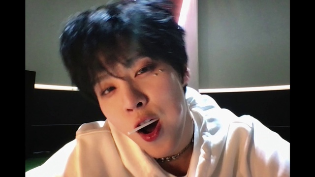 Video Reference: Forehead, Nose, Cheek, Lip, Chin, Eyebrow, Eyelash, Mouth, Jaw, Flash photography