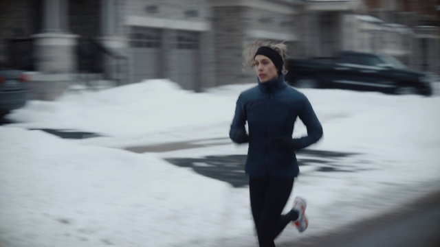 Video Reference: Snow, yoga pant, Atmospheric phenomenon, Sportswear, Freezing, Tree, Winter, Knee, Event, Running