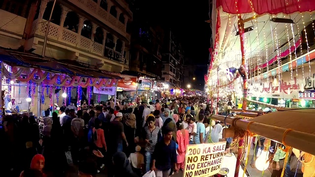 Video Reference: Building, Public space, Market, Shopping, Retail, City, Fun, Metropolitan area, Window, Metropolis