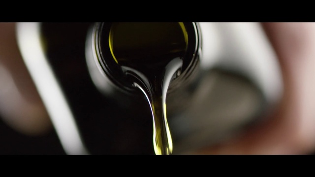 Video Reference: Water, Liquid, Drinkware, Automotive lighting, Tableware, Fluid, Automotive design, Oil, Font, Barware
