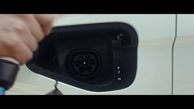 Video Reference: Communication Device, Gesture, Bumper, Gadget, Vehicle door, Camera accessory, Mobile phone, Automotive exterior, Audio equipment, Cameras & optics