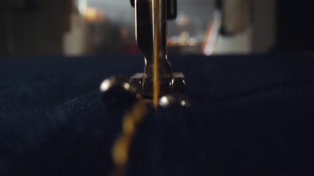 Video Reference: Automotive lighting, Gas, Tints and shades, Liquid, Drink, Wood, Glass, Darkness, Metal, Auto part