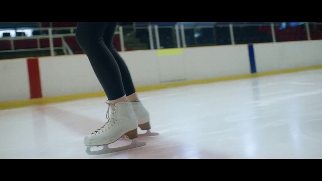Video Reference: Leg, Knee, Thigh, Ice rink, Sportswear, Skating, Flooring, Ice skating, Recreation, Ice skate