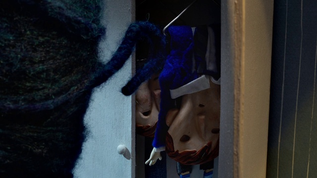 Video Reference: Wood, Art, Electric blue, Electrical wiring, Visual arts, Sculpture, Adventure, Room, Rope, Recreation