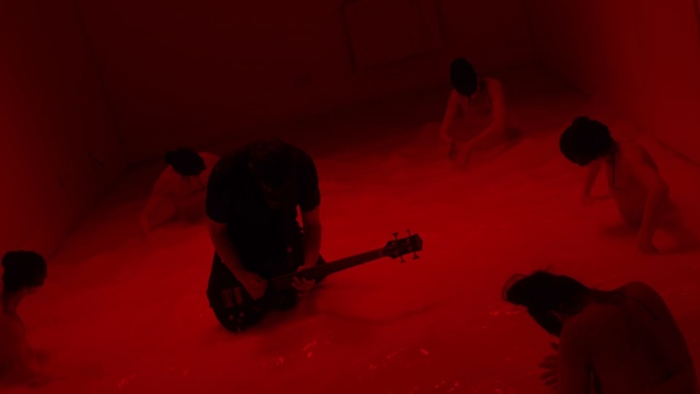 Video Reference: Entertainment, Art, Performing arts, Flooring, Performance art, Music, Tripod, Musician, Tints and shades, Musical instrument