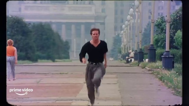 Video Reference: Plant, Active pants, Sleeve, Atmospheric phenomenon, Knee, Sportswear, Morning, Happy, Waist, Asphalt