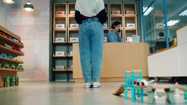 Video Reference: Jeans, Shoe, White, Blue, Sleeve, Standing, Interior design, Waist, Flooring, Floor