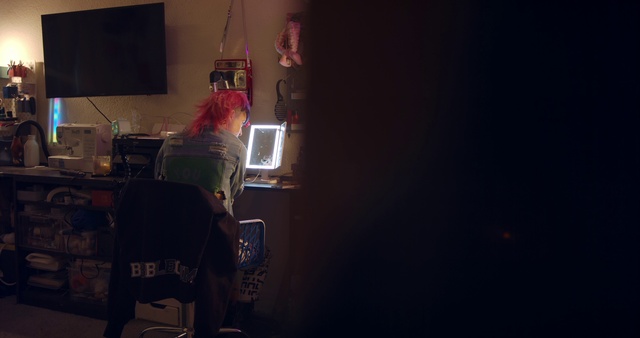 Video Reference: Computer, Personal computer, Audio equipment, Desk, Art, Entertainment, Event, Chair, Darkness, Laptop