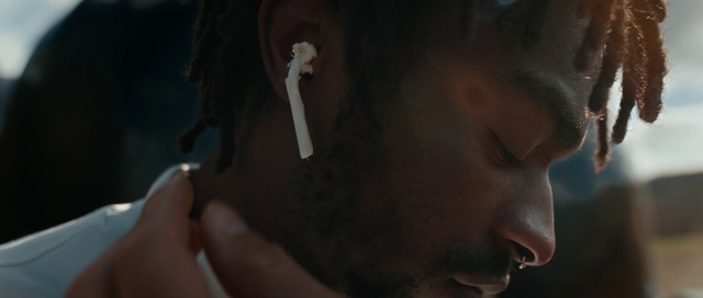 Video Reference: Lip, Eyebrow, Eyelash, Ear, Jaw, Flash photography, Neck, Gesture, Audio equipment, Finger