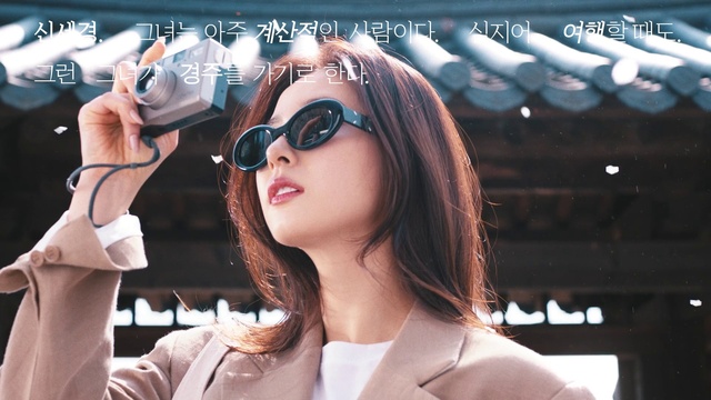 Video Reference: Lip, Vision care, Goggles, Sunglasses, Eyewear, Flash photography, Fashion, Gesture, Eyelash, Cool