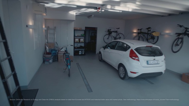 Video Reference: Wheel, Tire, Bicycle, Vehicle, Automotive tire, Car, Bicycle wheel, Motor vehicle, Automotive lighting, Automotive design