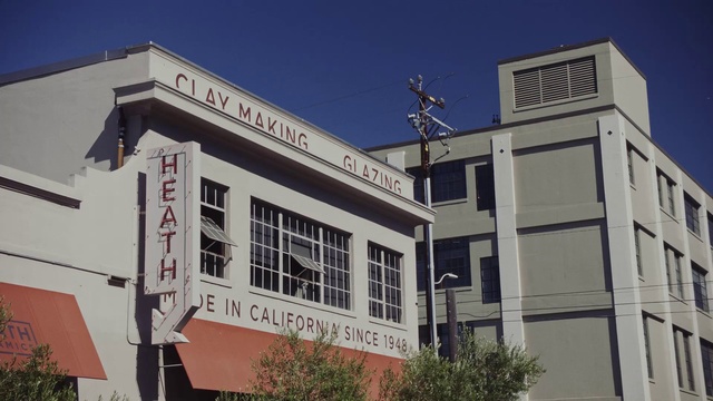 Video Reference: Window, Sky, Building, Plant, Residential area, Facade, Commercial building, Roof, House, City