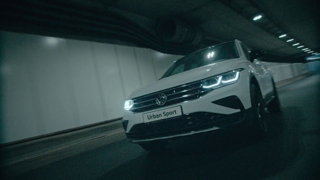 Video Reference: Vehicle registration plate, Car, Vehicle, Hood, Grille, Automotive lighting, Automotive tire, Automotive design, Alloy wheel, Automotive fog light