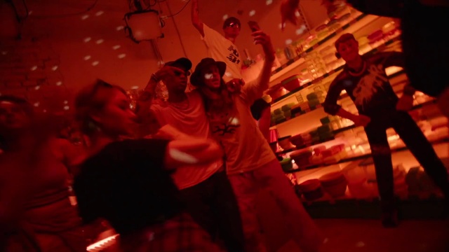 Video Reference: Entertainment, Performing arts, Stage, Fun, Music, Performance art, Leisure, Magenta, Tartan, Event