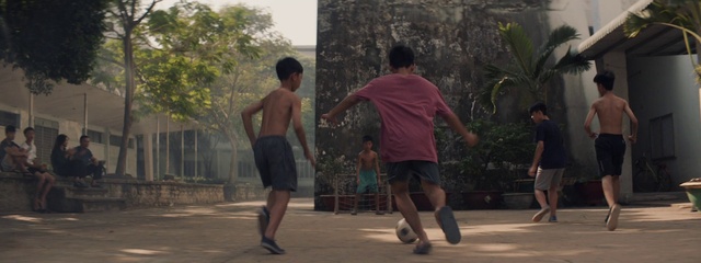 Video Reference: Shorts, Leg, Plant, Tree, Leisure, Recreation, T-shirt, Friendship, Fun, Ball