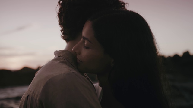 Video Reference: Sky, Cloud, Flash photography, Happy, Gesture, Black hair, Darkness, Romance, Backlighting, Monochrome photography