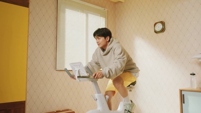 Video Reference: Window, Wood, Flooring, Hardwood, Housekeeper, Window blind, Cleanliness, Room, Home appliance, Ceiling