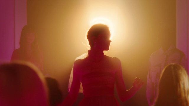 Video Reference: Entertainment, Flash photography, Performing arts, Magenta, Fun, Event, Crowd, Backlighting, Lens flare, Music venue