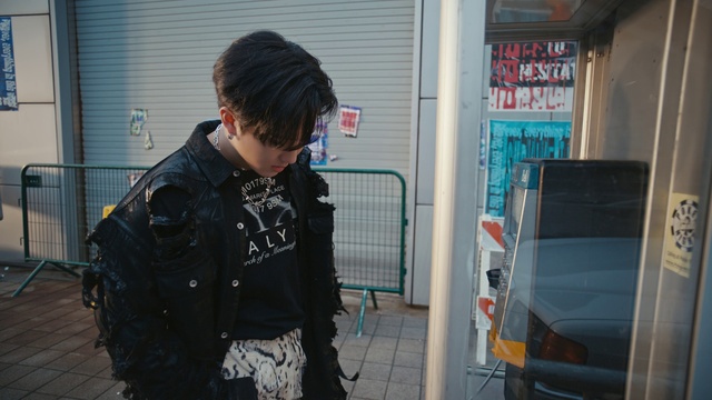 Video Reference: Sleeve, Eyewear, Automotive lighting, Luggage and bags, Waist, Vehicle door, Military uniform, Military camouflage, Bag, Pattern