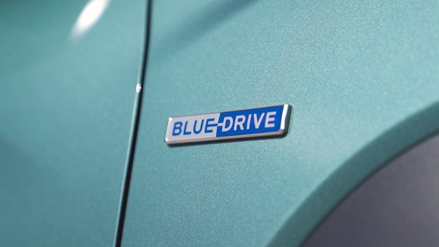 Video Reference: Car, Vehicle, Wheel, Hood, Motor vehicle, Automotive design, Rim, Vehicle door, Automotive exterior, Fender