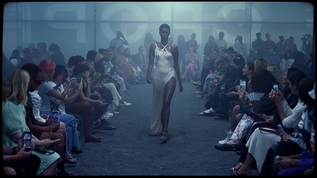 Video Reference: Adaptation, Entertainment, Event, Fashion design, Fun, Performance, Audience, Public event, Sitting, City