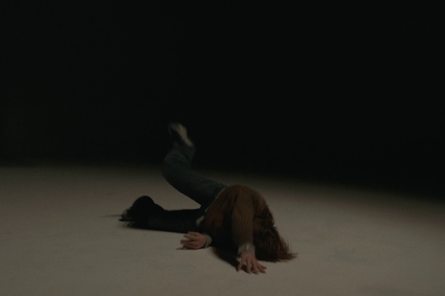 Video Reference: Athletic dance move, Wood, Flash photography, Dance, Performing arts, Entertainment, Event, Knee, Human leg, Foot