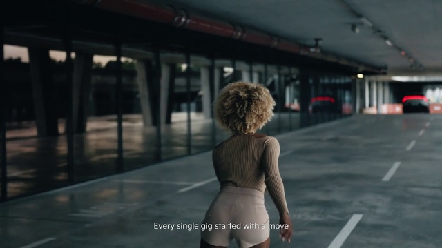Video Reference: Shoulder, Flash photography, Dress, Grey, Tints and shades, Darkness, City, Blond, Road, Reflection