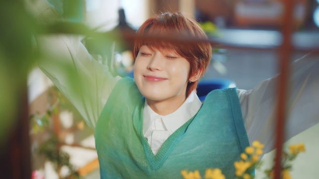 Video Reference: Smile, Outerwear, Happy, Headgear, Bangs, Jacket, Event, Red hair, Fun, Brown hair