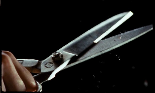 Video Reference: Tool, Tableware, Knife, Kitchen utensil, Blade, Automotive exterior, Everyday carry, Utility knife, Nickel, Metal