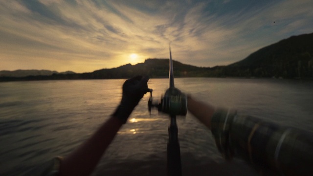 Video Reference: Cloud, Water, Sky, Water resources, Afterglow, Dusk, Lake, Horizon, Astronomical object, Landscape
