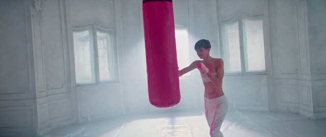 Video Reference: Shorts, Window, Magenta, Tints and shades, Knee, Sportswear, Human leg, Leisure, Fun, Room