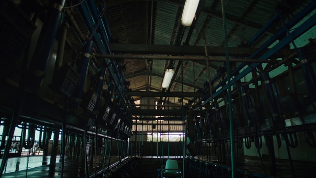 Video Reference: Fixture, Symmetry, City, Composite material, Metal, Engineering, Building, Darkness, Steel, Building material