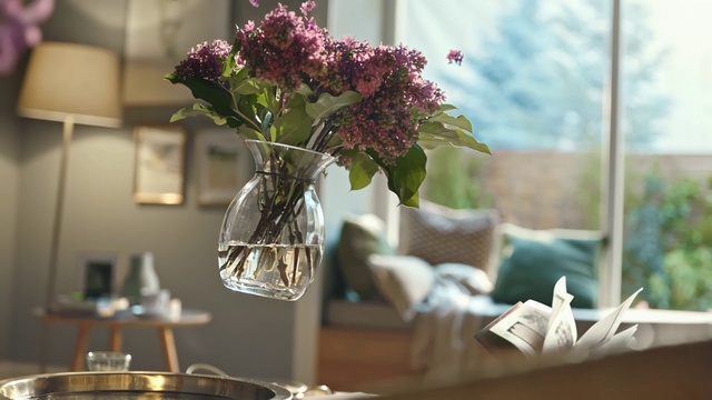 Video Reference: Flower, Vase, Plant, Petal, Table, Grass, Flower Arranging, Wood, Bouquet, Artificial flower