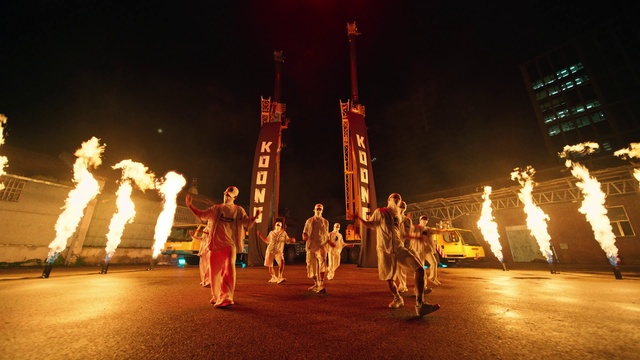 Video Reference: Light, Entertainment, Performing arts, Dance, Performance art, Heat, Fire, Event, Crowd, Tradition