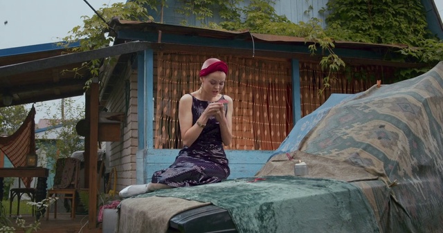 Video Reference: Hat, Shorts, Wood, Smile, Sunglasses, Tree, Sun hat, Leisure, Motor vehicle, Recreation