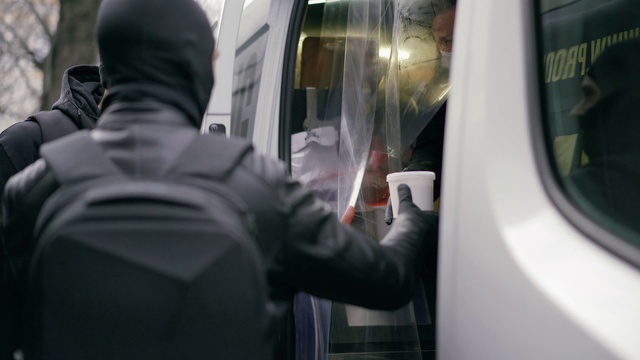 Video Reference: Motor vehicle, Automotive design, Automotive lighting, Gesture, Mode of transport, Vehicle door, Passenger, Public transport, Vehicle, Technology