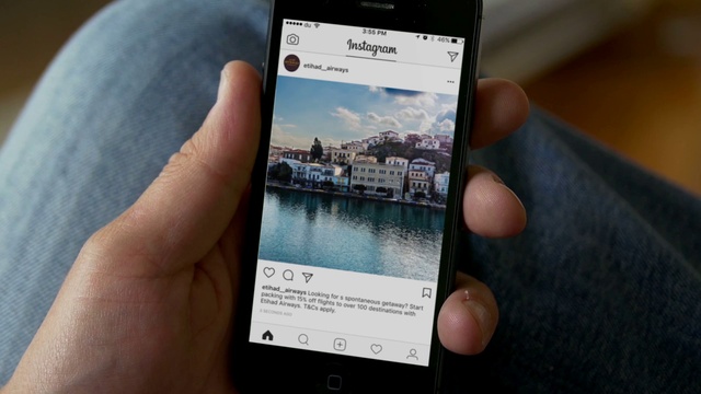 Video Reference: Hand, Mobile phone, Communication Device, Mobile device, Water, Telephone, Thumb, Portable communications device, Gadget, Gesture